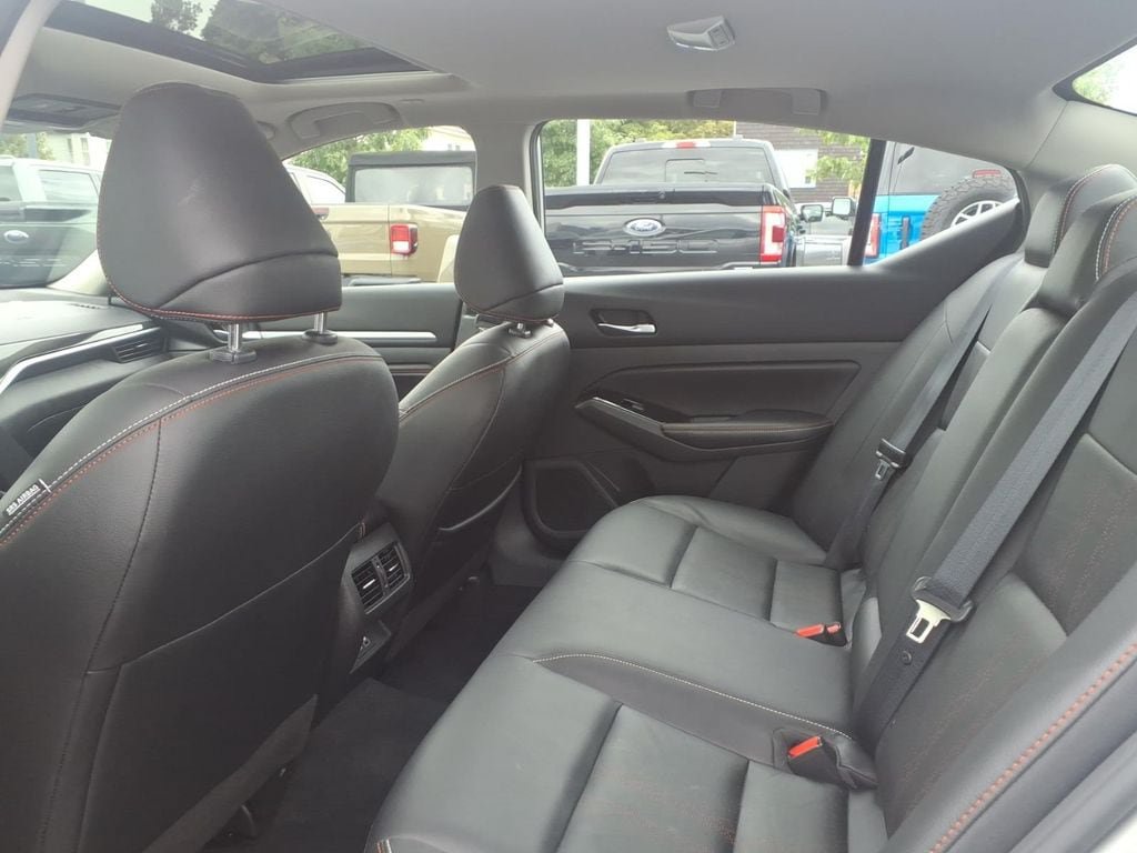 Used 2023 Nissan Altima 2.0 SR FWD image 13
