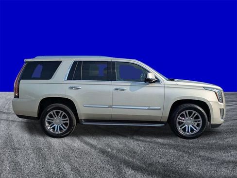 Used 2016 Cadillac Escalade 2WD image 3