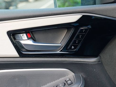 Used 2025 Acura MDX SH-AWD w/ Technology Package image 18