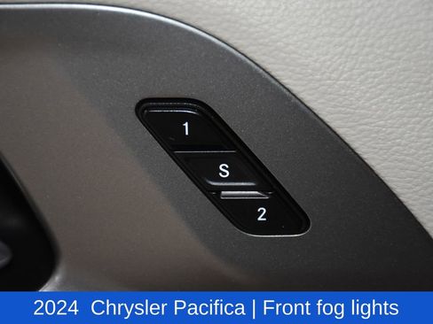 Used 2024 Chrysler Pacifica Touring-L image 23