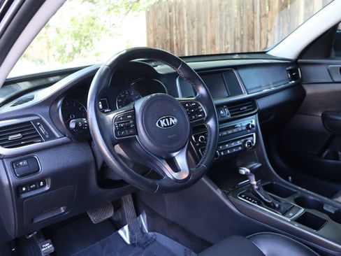 Used 2018 Kia Optima S FWD image 15