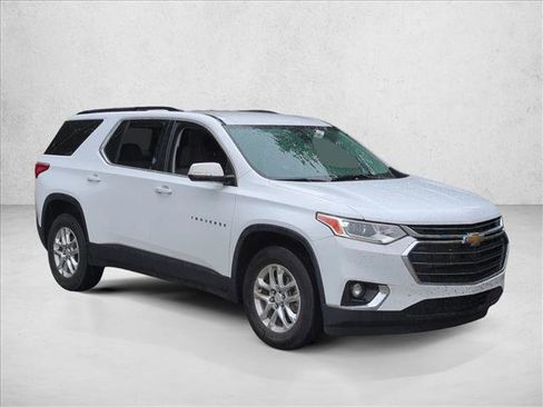 Used 2020 Chevrolet Traverse LT FWD image 3