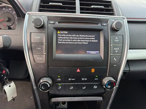 Used 2017 Toyota Camry SE FWD image 11
