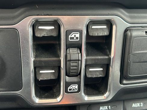 Used 2022 Jeep Gladiator Sport AWD/4WD image 25