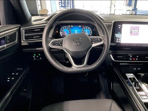 Used 2024 Volkswagen Atlas Cross Sport SE AWD/4WD image 18