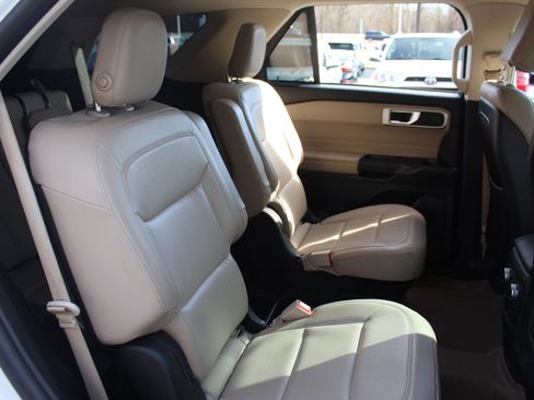 Used 2020 Ford Explorer XLT w/ Equipment Group 202A image 29