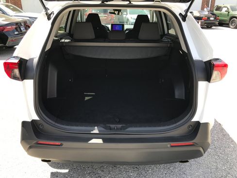 Used 2025 Toyota RAV4 XLE AWD/4WD image 23