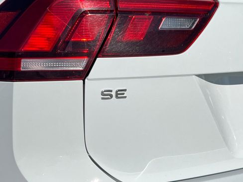 Certified 2024 Volkswagen Tiguan SE image 7