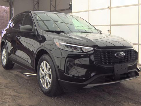 Used 2023 Ford Escape Active AWD/4WD image 2