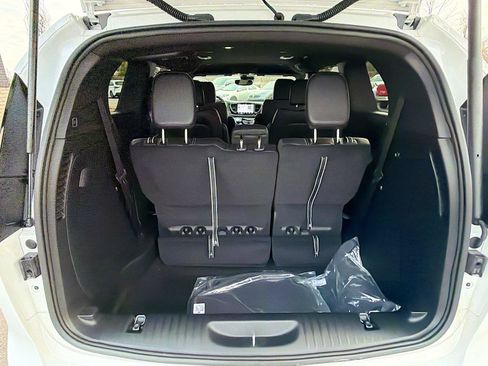 New 2026 Chrysler Pacifica Select w/ S Appearance Package FWD image 12