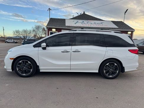Used 2022 Honda Odyssey Elite image 2