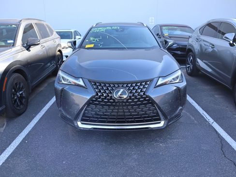Used 2022 Lexus UX 200 image 3