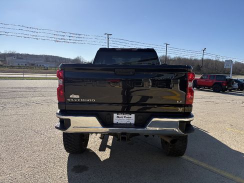 Used 2022 Chevrolet Silverado 2500 LT w/ Convenience Package image 4