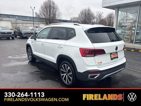 Used 2024 Volkswagen Taos SE image 3