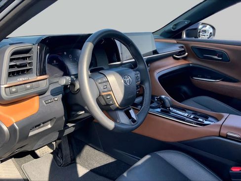 Used 2025 Toyota Crown w/ Advanced Technology Package AWD/4WD image 18