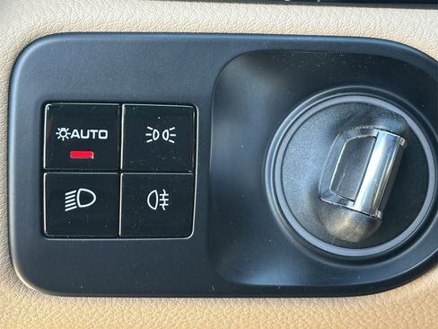 Used 2020 Porsche Cayenne image 30