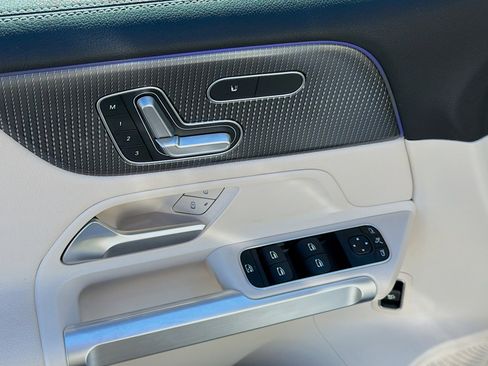 Used 2021 Mercedes-Benz GLB 250 image 23