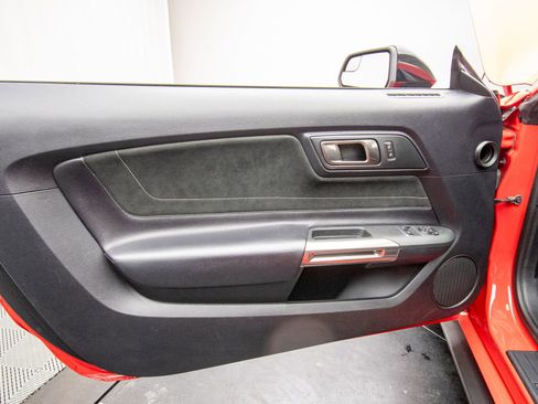 Used 2016 Ford Mustang Shelby GT350 w/ Technology Package image 26