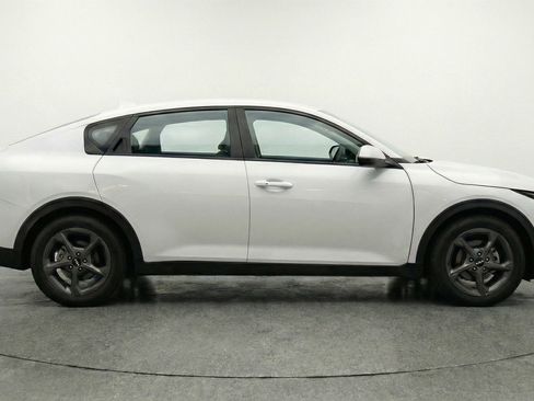 Used 2025 Kia K4 LXS image 11