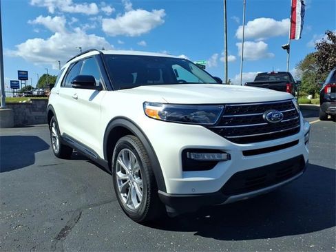 Used 2023 Ford Explorer XLT w/ Equipment Group 202A image 3