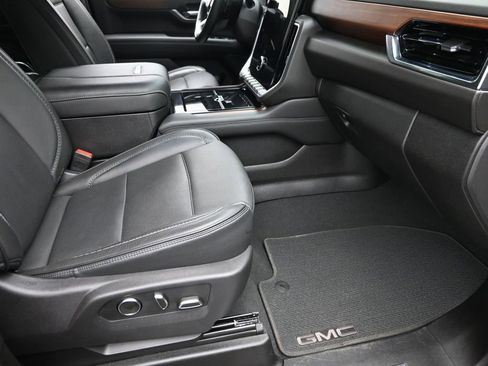 Used 2025 GMC Yukon Denali image 7