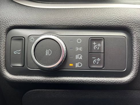 Certified 2022 Ford Explorer XLT w/ Equipment Group 202A image 20