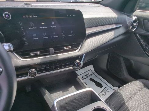 Used 2026 Chevrolet Equinox LT AWD/4WD image 28