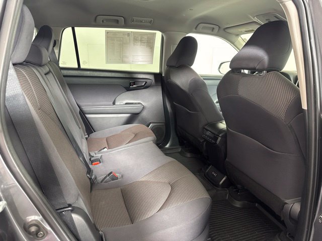 Used 2023 Toyota Highlander LE AWD/4WD image 5
