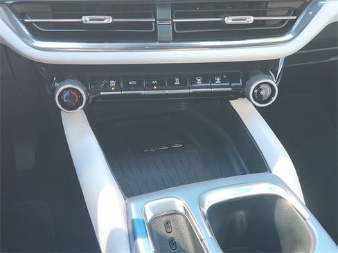 New 2025 Chevrolet Equinox EV LT image 14