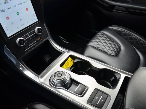 Used 2024 Ford Edge Titanium image 12