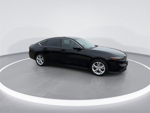 Used 2023 Honda Accord LX image 17