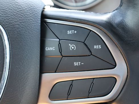 Used 2020 Dodge Charger SXT w/ Leather Interior Group RWD image 6