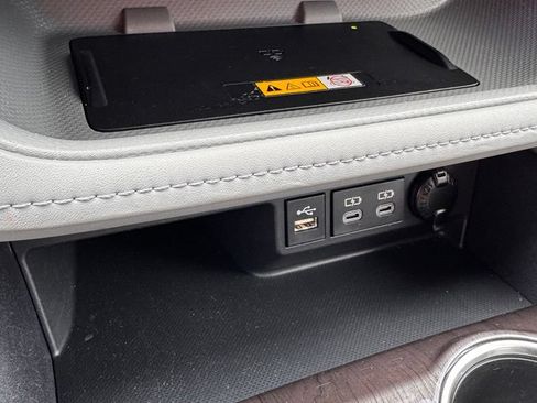 Used 2023 Toyota Highlander Limited FWD image 25