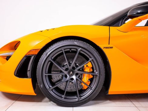 Used 2026 McLaren 750S Spider RWD image 16