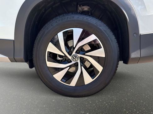 Certified 2025 Volkswagen Tiguan S FWD image 10