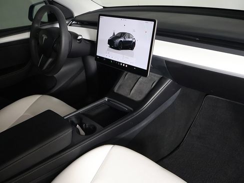 Used 2023 Tesla Model Y Long Range AWD/4WD image 27