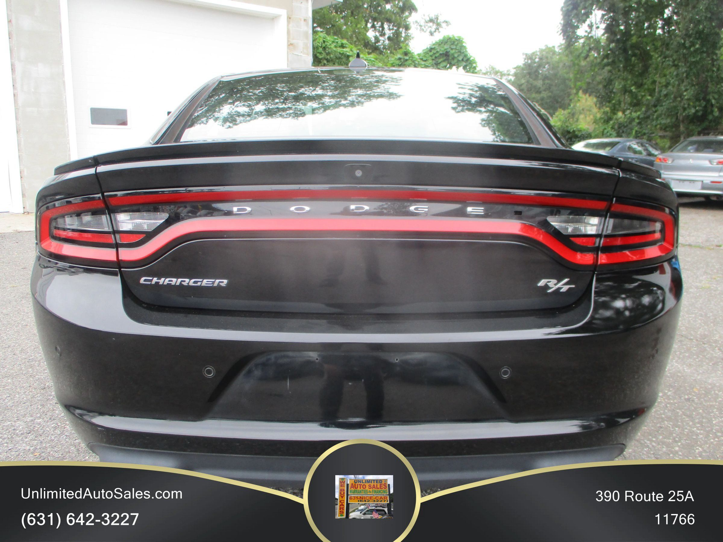 Used 2016 Dodge Charger R/T w/ Plus Group RWD image 2