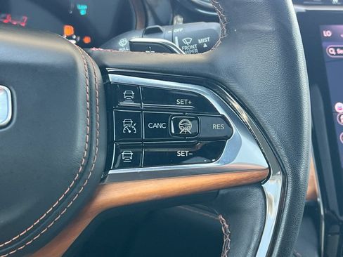 Used 2023 Jeep Grand Cherokee Summit AWD/4WD image 28