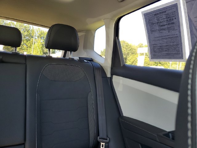 Certified 2025 Volkswagen Taos SE w/ Panoramic Sunroof Package FWD image 13