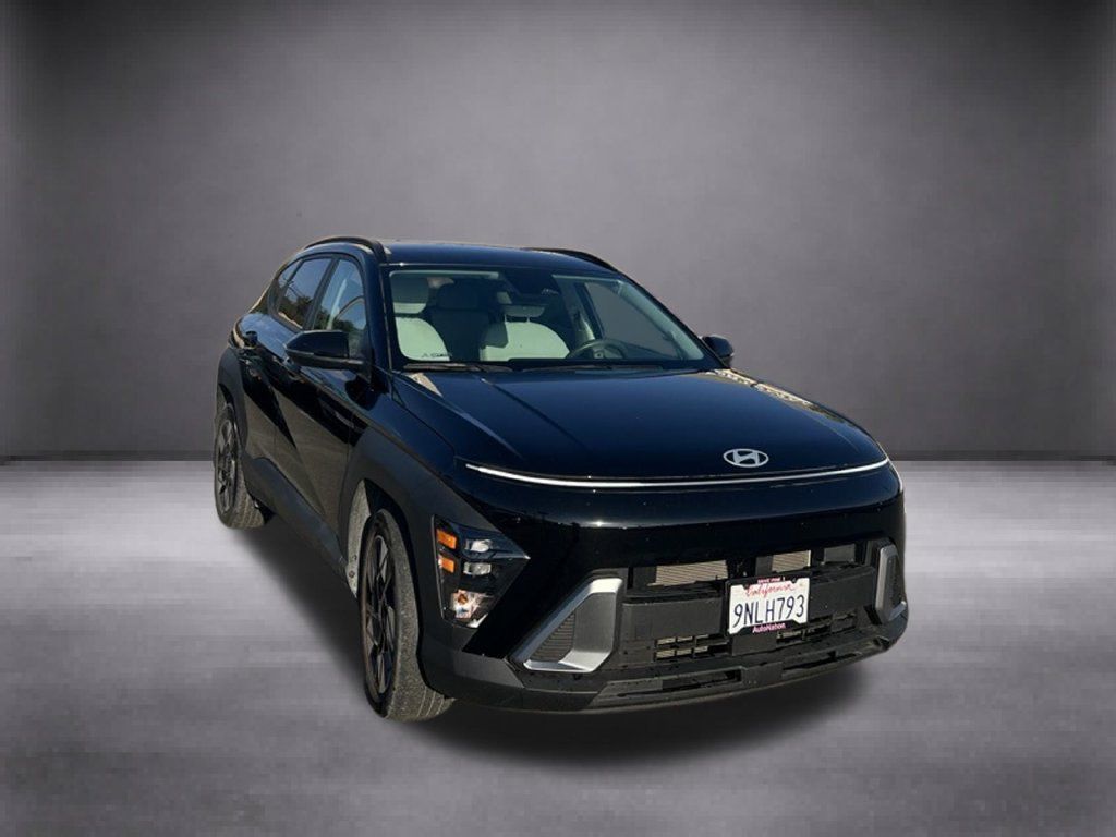 Used 2025 Hyundai Kona SEL FWD image 3