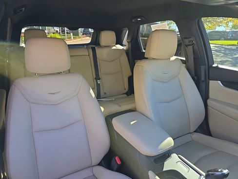 Used 2018 Cadillac XT5 FWD image 23