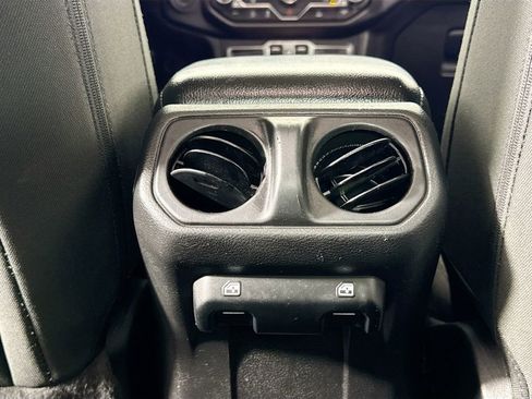 Used 2022 Jeep Gladiator Willys image 25
