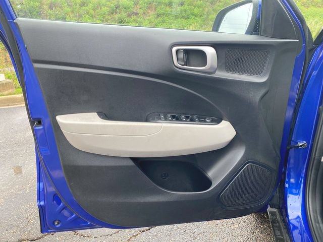 Used 2025 Hyundai Venue SEL FWD image 22