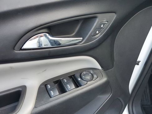 Used 2022 Chevrolet Equinox LS FWD image 22