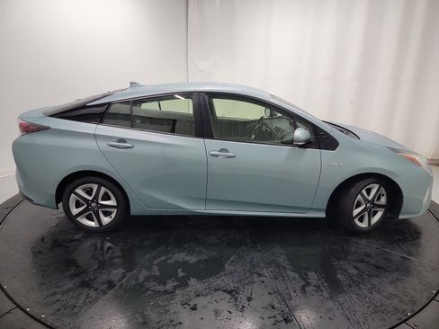 Used 2016 Toyota Prius Two image 11