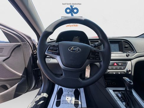 Used 2018 Hyundai Elantra SE w/ SE Connectivity Package 04 FWD image 16