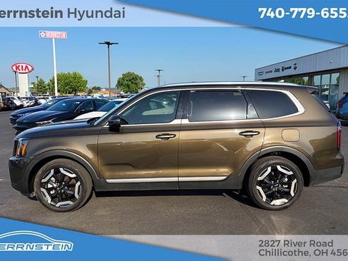 Used 2024 Kia Telluride EX w/ EX Captain's Chair Package AWD/4WD image 4