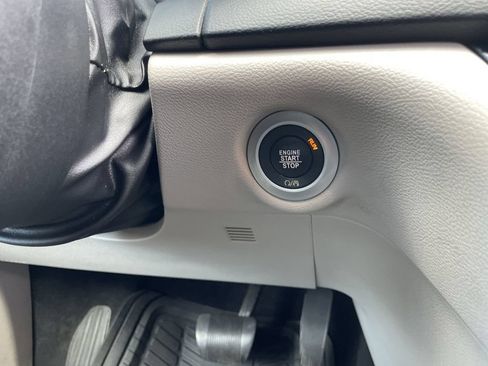 Used 2017 Chrysler Pacifica Touring-L FWD image 24