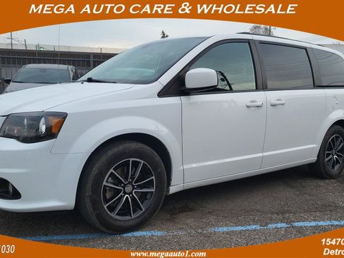 Used 2019 Dodge Grand Caravan GT image 1
