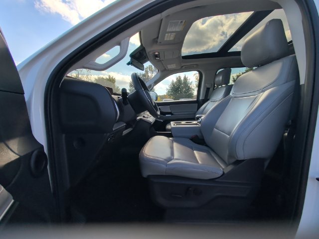 Used 2025 Ford Expedition Active AWD/4WD image 13